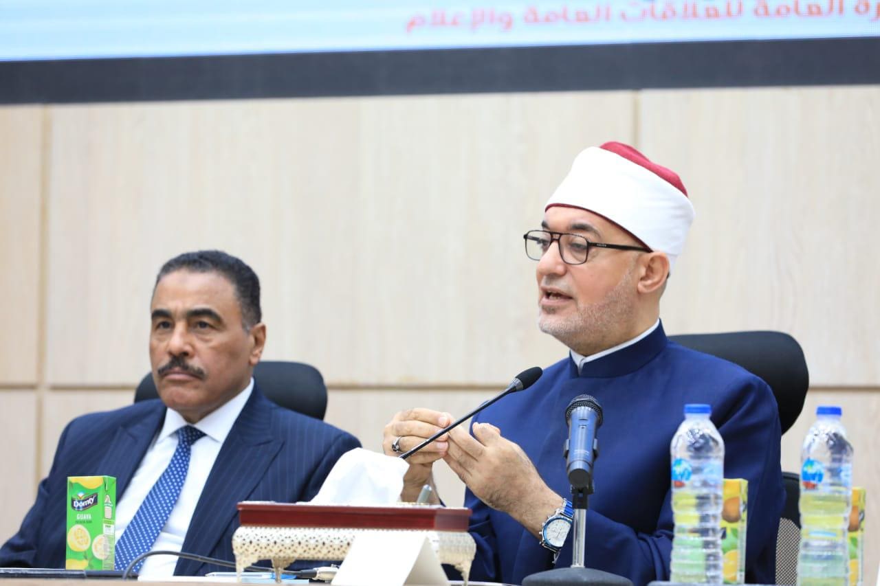 مفتي الجمهورية يحذر طلاب جامعة مطروح من مظاهر الانفلات التي تضعف الأمم 1 IMG 20250428 WA0024 مفتي الجمهورية مفتي الجمهورية يحذر طلاب جامعة مطروح من مظاهر الانفلات التي تضعف الأمم موقع في الجامعة