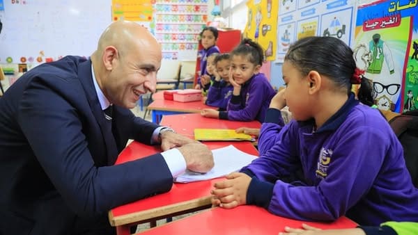 موعد انتهاء المديريات التعليمية من امتحان شهر أبريل للصفوف النقل 1 ضحك ومحبة.. 7 صور توضح تعامل وزير التعليم مع الطلاب خلال جولته بالشرقية