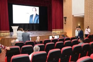 بالصور.. رئيس جامعة أسيوط الأهلية يتفقد مسرح الجامعة بعد افتتاحه 5 بالصور.. رئيس جامعة أسيوط الأهلية مسرح الجامعة بعد افتتاحه