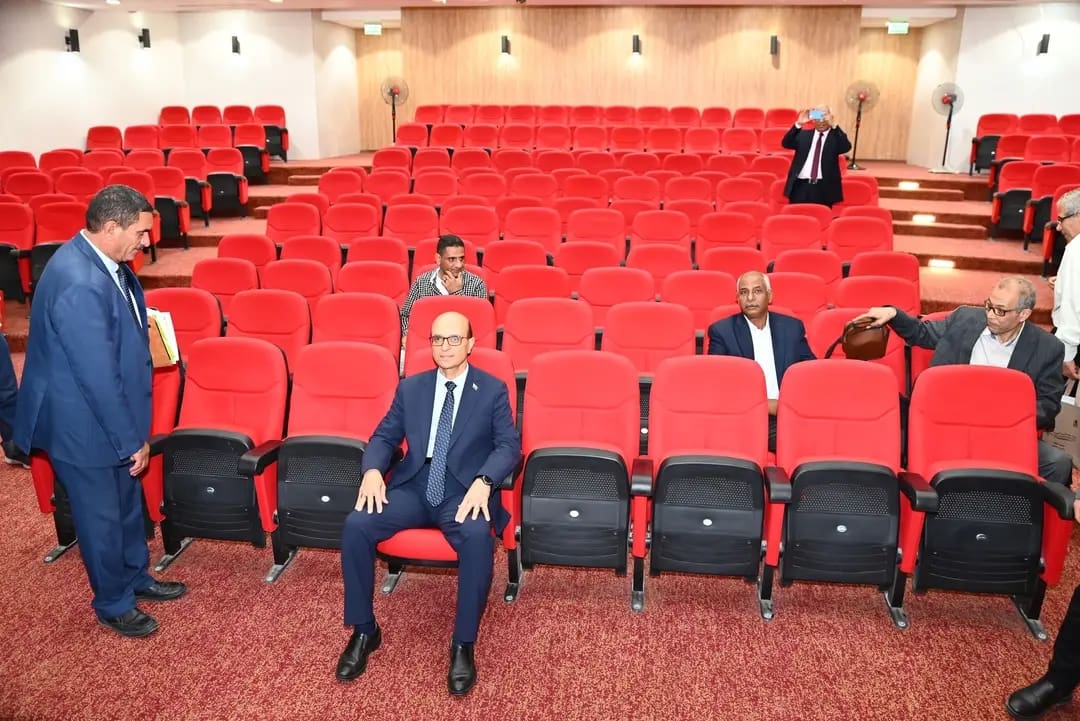 بالصور.. رئيس جامعة أسيوط الأهلية يتفقد مسرح الجامعة بعد افتتاحه 1 1746104087109 جامعة أسيوط بالصور.. رئيس جامعة أسيوط الأهلية يتفقد مسرح الجامعة بعد افتتاحه موقع في الجامعة