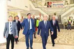 بالصور.. رئيس جامعة أسيوط الأهلية يتفقد مسرح الجامعة بعد افتتاحه 7 بالصور.. رئيس جامعة أسيوط الأهلية مسرح الجامعة بعد افتتاحه