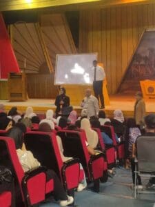 بحضور أكثر من 1000 طالب.. إستمرار المراجعة النهائية لطلاب الثانوية العامة 2025 بالأقصر 2 بحضور أكثر من 1000 طالب.. إستمرار المراجعة النهائية لطلاب الثانوية العامة 2025 بالأقصر
