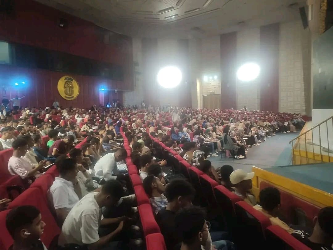 بحضور أكثر من 1000 طالب.. إستمرار المراجعة النهائية لطلاب الثانوية العامة 2025 بالأقصر 1 بحضور أكثر من 1000 طالب.. إستمرار المراجعة النهائية لطلاب الثانوية العامة 2025 بالأقصر