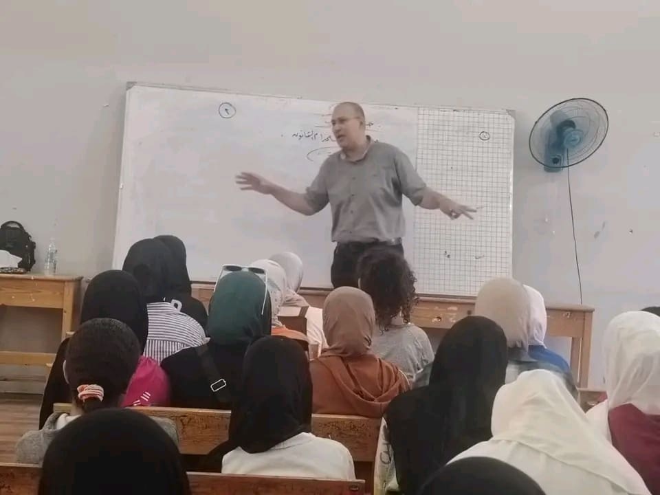 1746535103376 امتحانات تعليم القاهرة: المراجعات النهائية تعد فرصة رائعة للطلاب لمراجعة المواد موقع في الجامعة