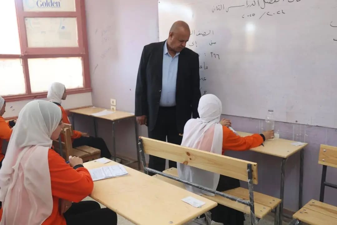 1746875780200 الثانوية العامة تعليم الوادي: غرفة عمليات ومتابعة لحظية مع الإدارات لأعمال امتحانات التعليم الفني موقع في الجامعة