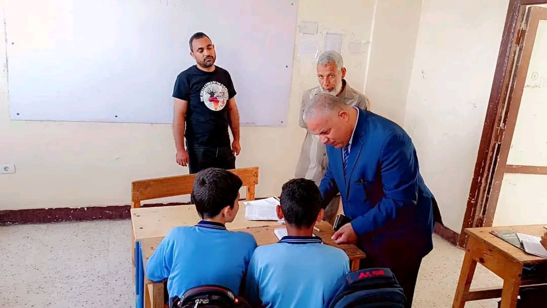 وكيل تعليم الفيوم يتابع 3 إدارات بالمحافظة ويشدد على الانضباط الإداري