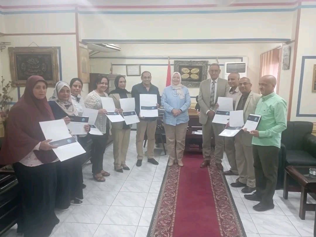 مدير مديرية التعليم ببني سويف تكرم كوادر ومسئولي أكاديمية سيسكو