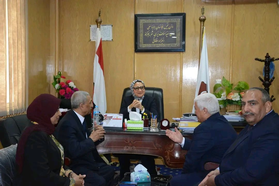 نائب محافظ الوادي الجديد تبحث إنشاء مدرسة تكنولوجيا التعدين التطبيقية