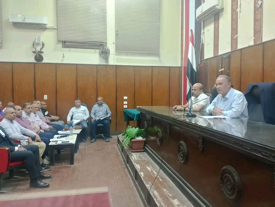 1747122465205 النشاط مدير تعليم أسيوط يناقش الإستعدادت لأعمال امتحانات الفصل الدراسي الثاني 2025  موقع في الجامعة