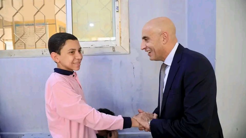 أبرزها الاطمئنان على الطلاب ومصافحتهم.. 10 صور ترصد نشاط وزير التعليم خلال جولته