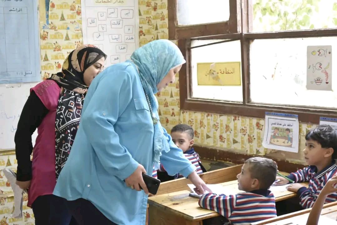 مدير المديرية تتابع سير العملية التعليمية.. وتطمئن على أداء امتحانات المواد غير المضافة