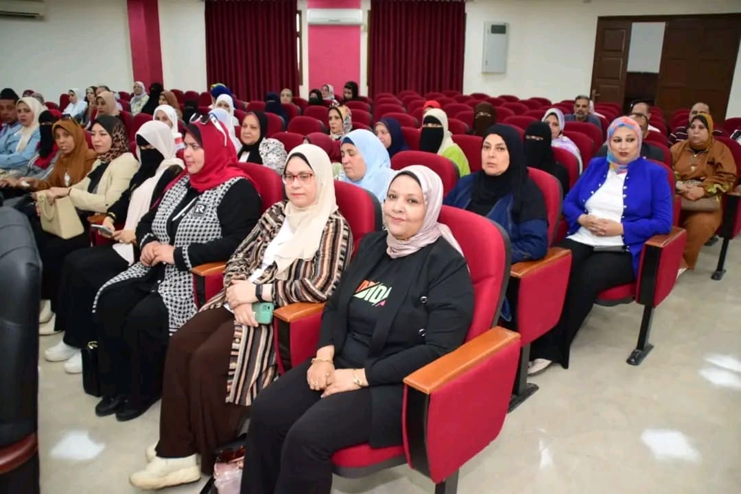 1747576424805 استمرار مدير عام التعليم العام ببورسعيد يكرم المدارس المشاركة في معرض أهلا رمضان موقع في الجامعة