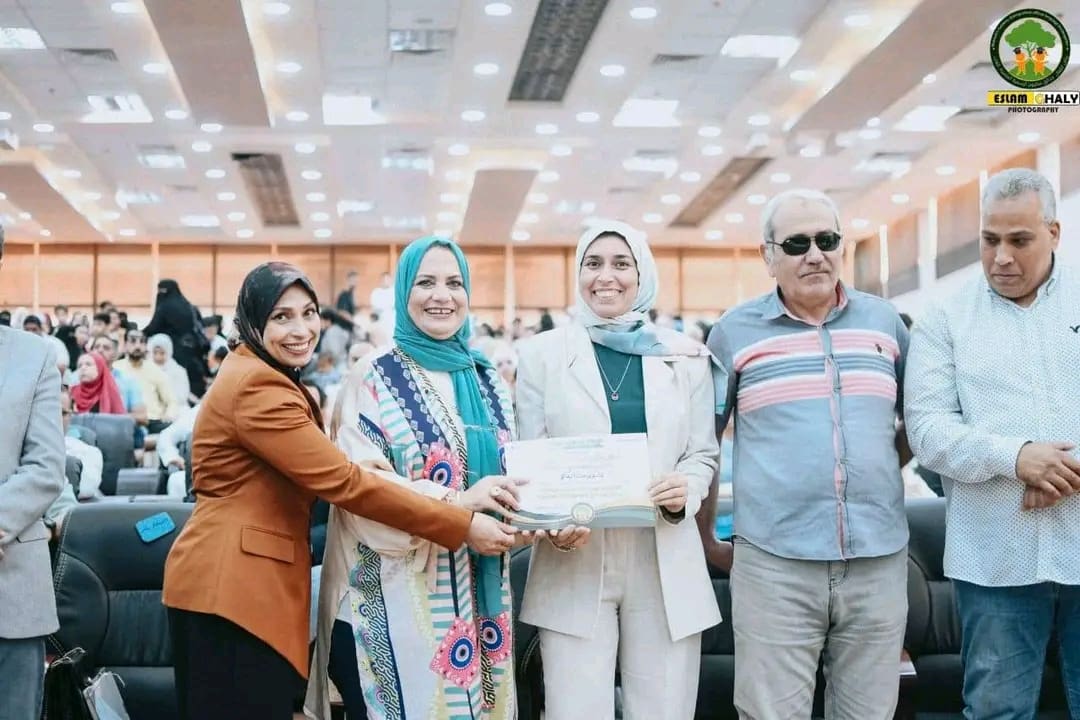 1747637881166 مطروح وكيل تعليم مطروح تشهد احتفالية تخريج دفعة رياض الأطفال بالمدرسة الرسمية لغات  موقع في الجامعة