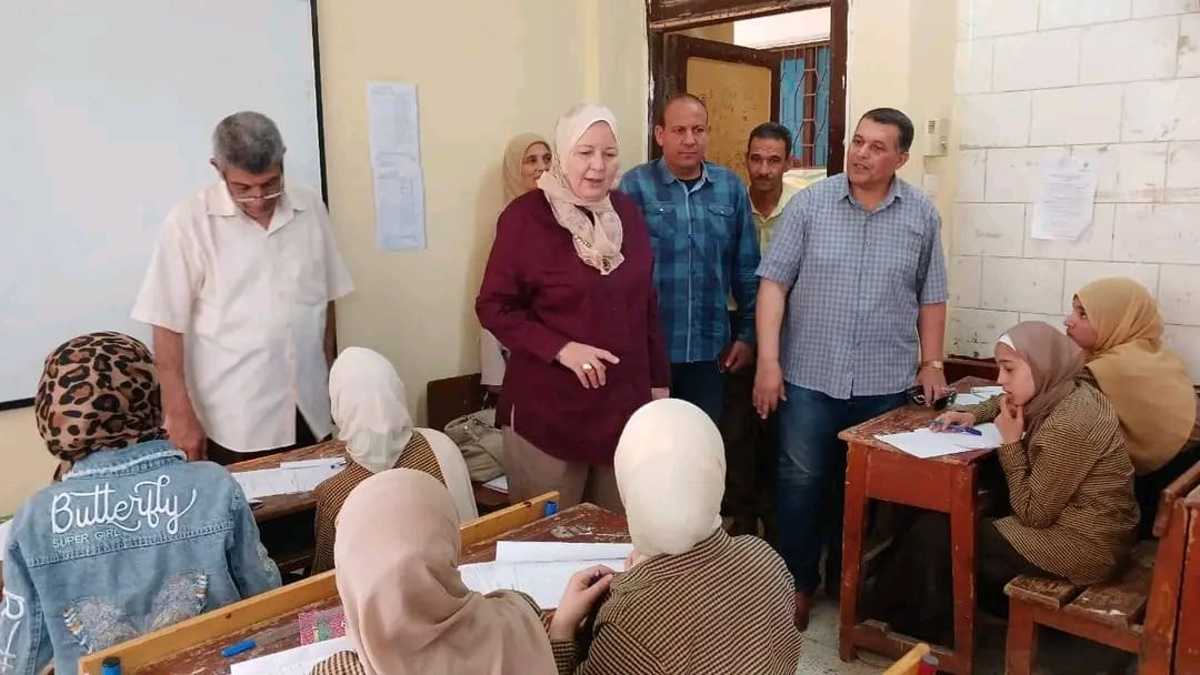 خلال زيارة.. وكيل تعليم بني سويف تطمئن على الطلاب أثناء الامتحانات 1 1747648111563 بني خلال زيارة.. وكيل تعليم بني سويف تطمئن على الطلاب أثناء الامتحانات موقع في الجامعة