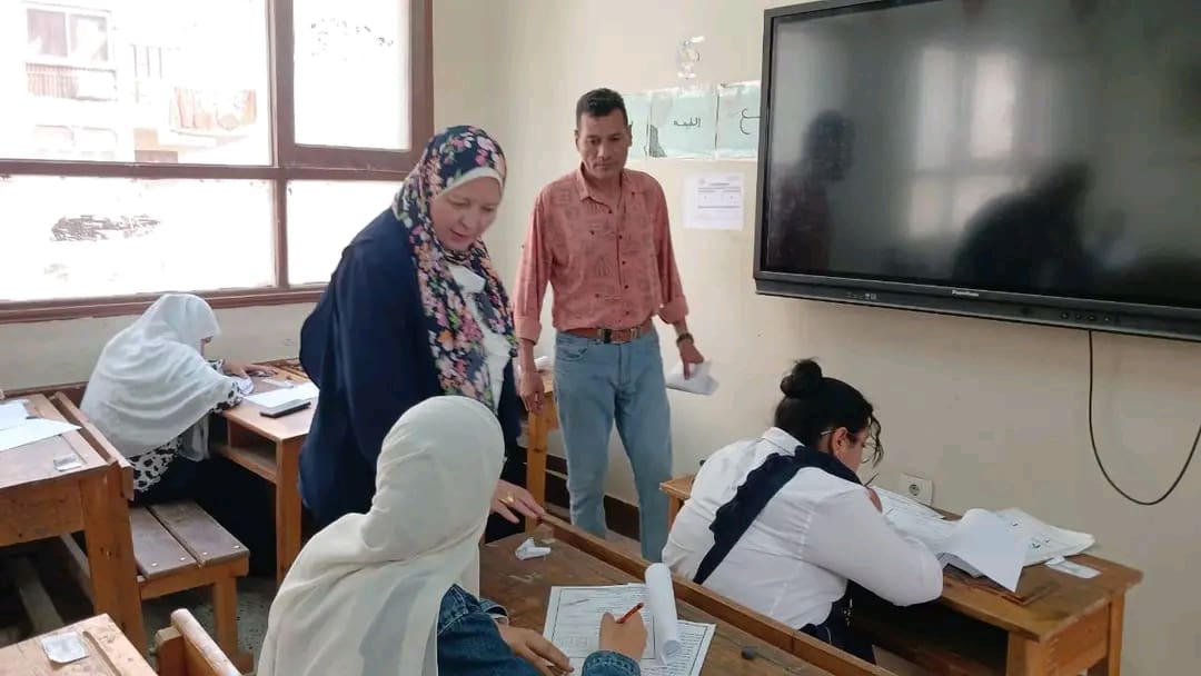 1748257337731 امتحانات وكيل تعليم بني سويف تجري حوارا مع الطلاب حول وضوح أسئلة الامتحانات موقع في الجامعة