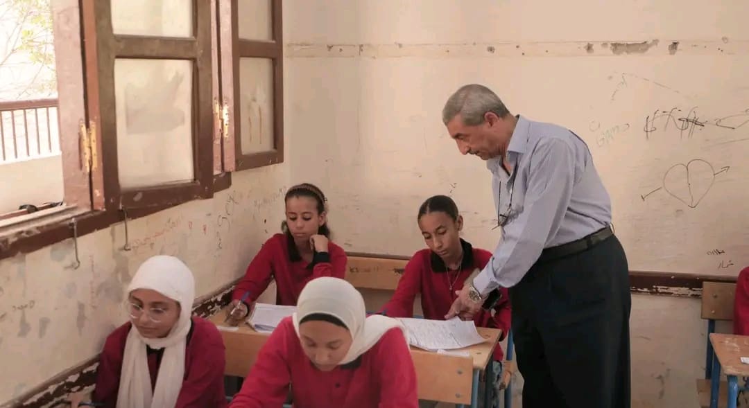 1748257551503 الثانوية وكيل تعليم الوادي ناصحًا الطلاب: تحروا الدقة عند تدوين الإجابات موقع في الجامعة