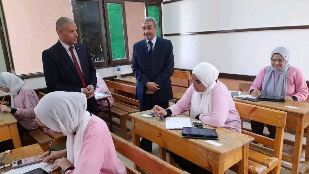 1748346292955 الثانوية في ختام امتحانات النقل.. وكيل تعليم الوادي يوجه بالشفافية الكاملة في التصحيح موقع في الجامعة