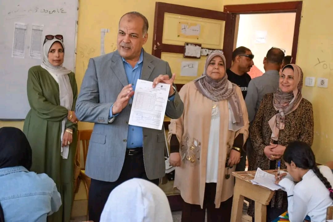 وكيل تعليم بورسعيد يفاجئ لجان الإعدادية للبنات ويشيد بالانضباط ودقة التصحيح