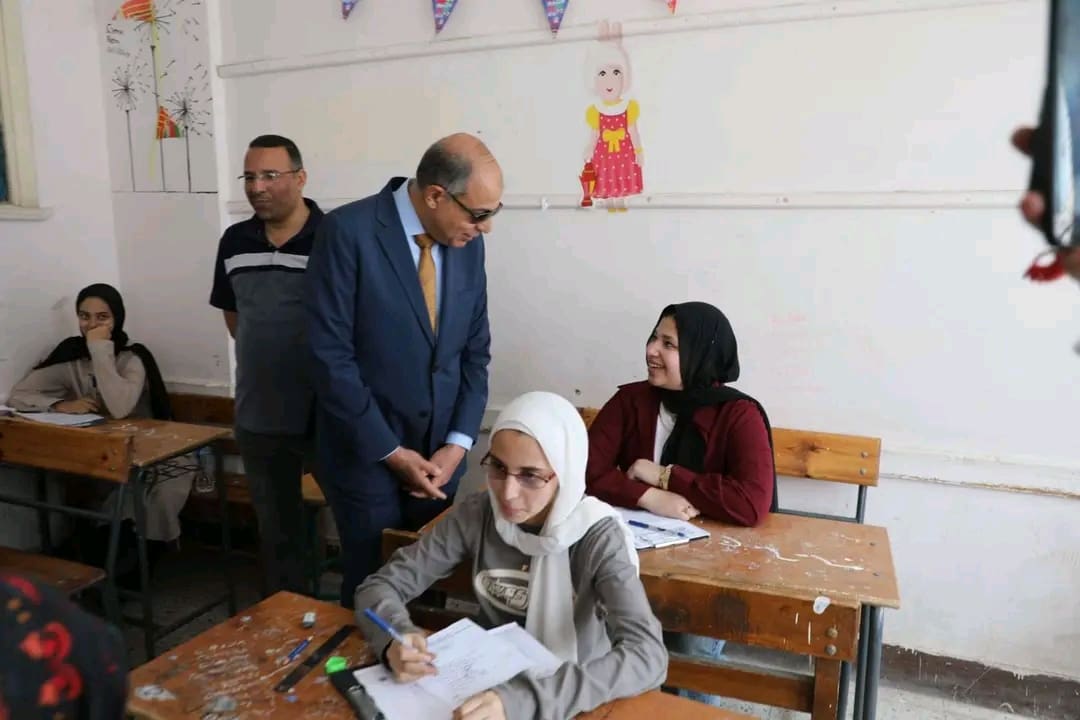 1748682540314 المنيا محافظ المنيا يتفقد لجان امتحانات الشهادة الاعدادية والدبلومات الفنية.. ويشدد على الانضباط موقع في الجامعة