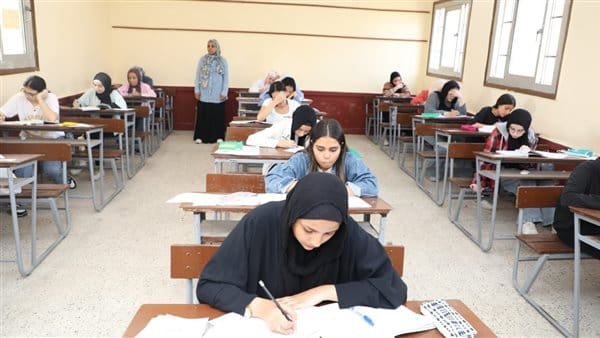 241 الثانوية العامة في أول أيام امتحانات الشهادة الإعدادية.. "أمهات مصر "سهولة العربي في أغلب المحافظات موقع في الجامعة