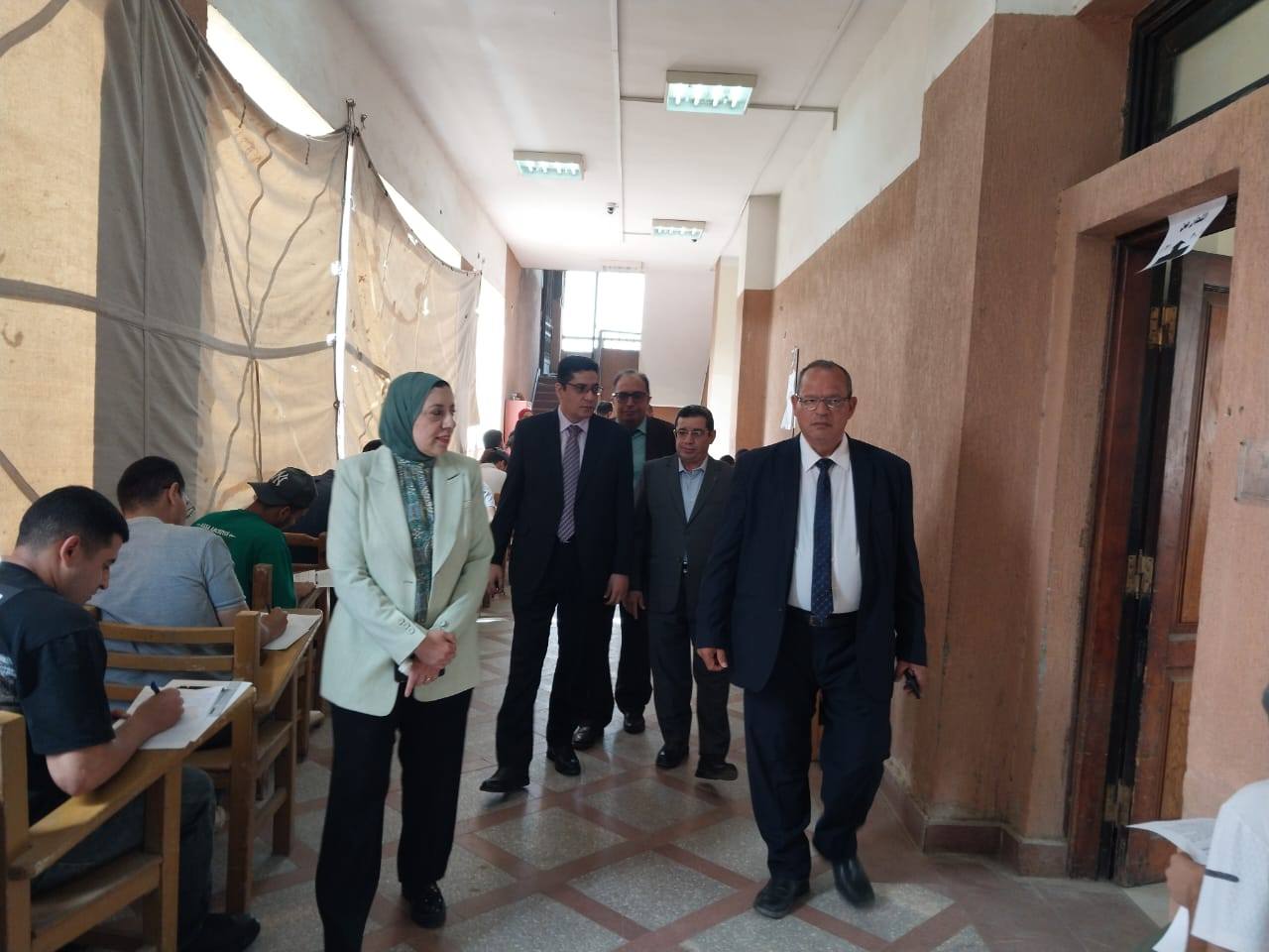 494718178 1199375058650581 2012610478494279152 n خلال نائب رئيس جامعة بنها لشئون الدراسات العليا والبحوث تواصل تفقد سير امتحانات الفصل الثاني موقع في الجامعة