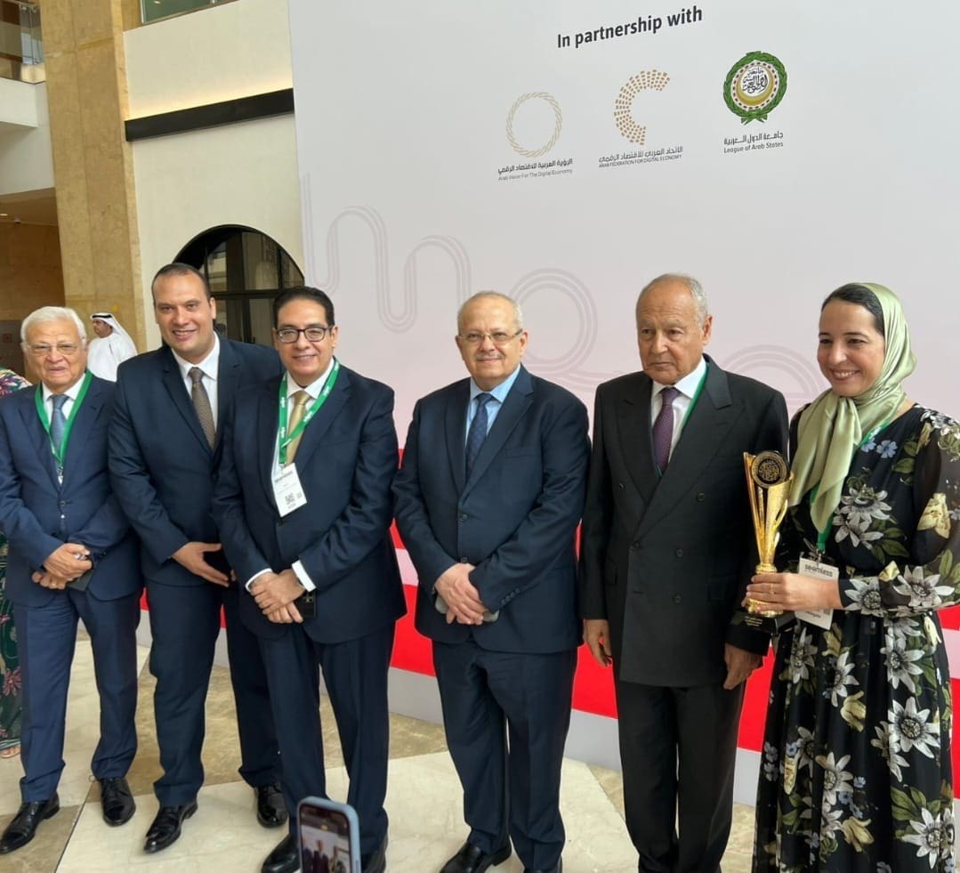 رئيس جامعة القاهرة يشارك في افتتاح مؤتمر "سيملس الشرق الأوسط 2025" بدبي واجتماعات الاتحاد العربي للاقتصاد الرقمي 1 4949e9f7 1357 46b7 8b5e bf0141dc7113 جامعة القاهرة رئيس جامعة القاهرة يشارك في افتتاح مؤتمر "سيملس الشرق الأوسط 2025" بدبي واجتماعات الاتحاد العربي للاقتصاد الرقمي موقع في الجامعة
