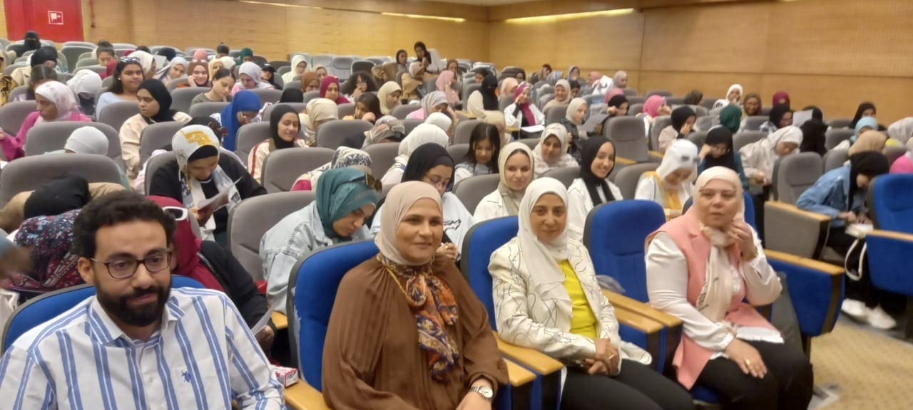 67096df7 84d3 4070 b656 51cf61518812 جامعة حلوان جامعة عين شمس: ندوة للتوعية بمخاطر التنمر بالشراكة بين كليتى الإعلام والآثار موقع في الجامعة