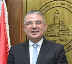 كلية التجارة بجامعة عين شمس تعلن مواعيد وضوابط استخراج الشهادات الثبوتية للطلاب 2026 4 الدكتور فريد محرم عميد كلية التجارة بجامعة عين شمس،