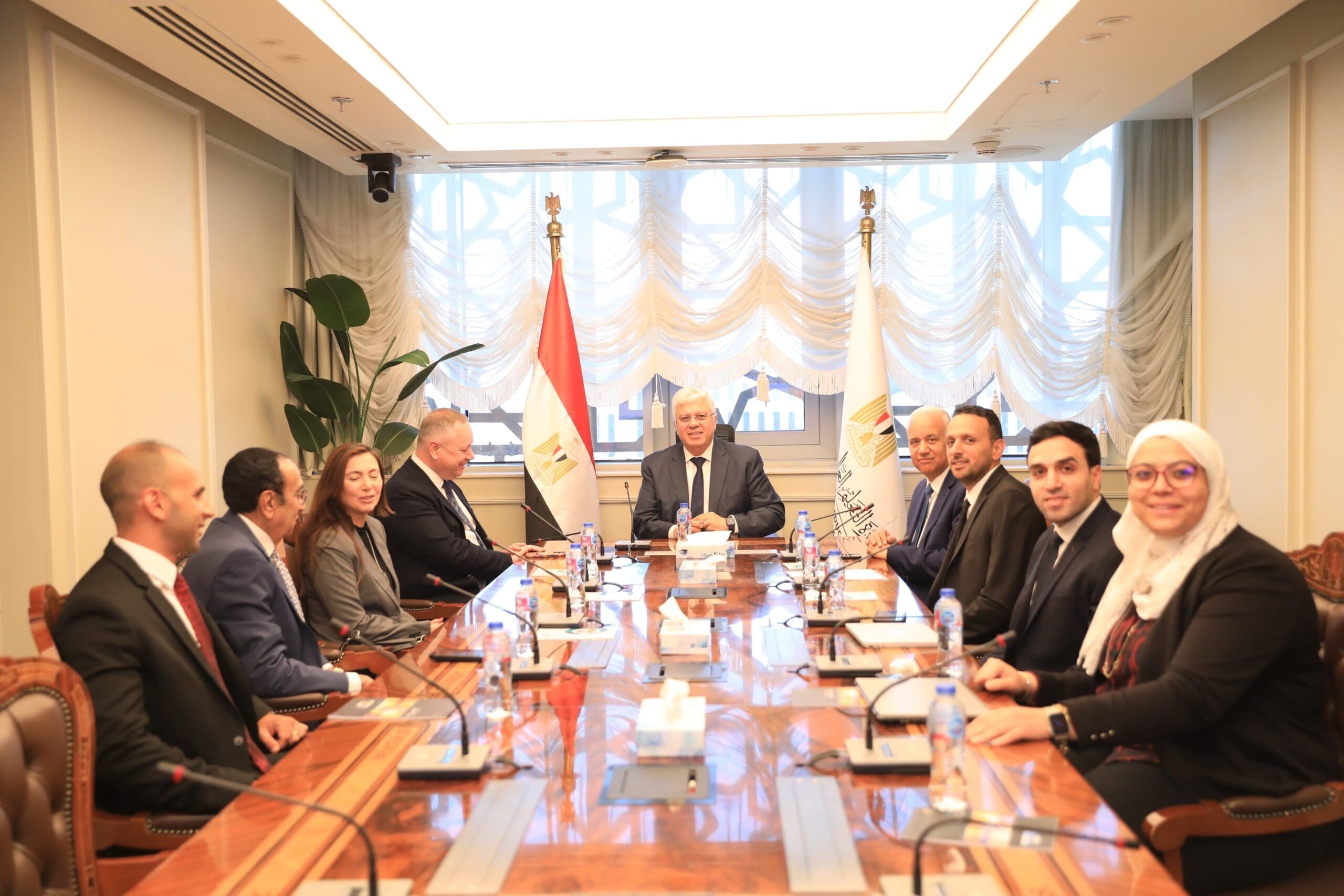 83008aef 8ca6 4990 844c 9d34dfaf27b3 scaled التعليم العالي وزير التعليم العالي يشهد توقيع مذكرة تفاهم بين جامعة إيست لندن وجامعة إيست كابيتال موقع في الجامعة