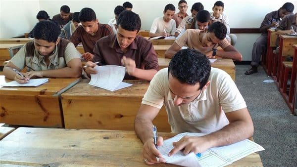 877 1 إجراءات مشددة لتأمين لجان الثانوية وسط إجراءات مشددة.. انطلاق امتحانات الشهادة الإعدادية بأسيوط  موقع في الجامعة
