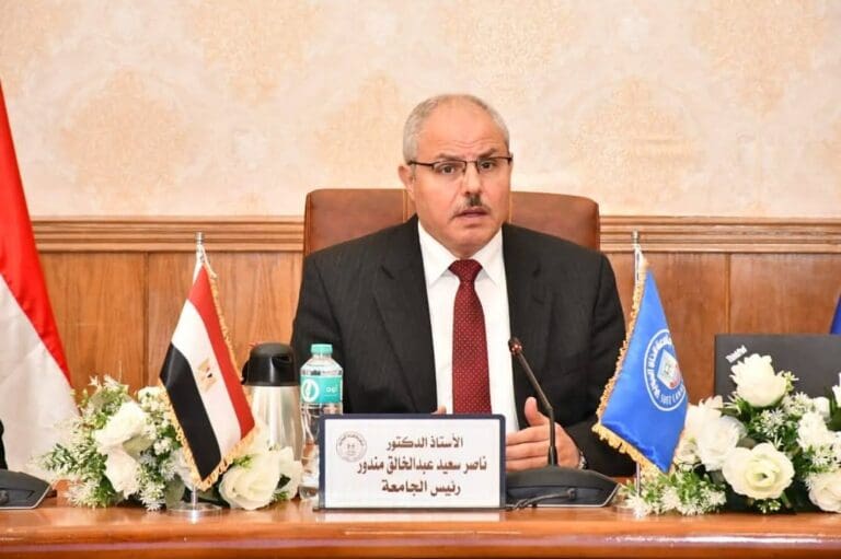 جامعة قناة السويس تنظم ندوة توعوية الإسعافات الأولية ضمن فعاليات الأسبوع البيئي 4 FB IMG 1746460548521 جامعة سيناء جامعة قناة السويس تنظم ندوة توعوية الإسعافات الأولية ضمن فعاليات الأسبوع البيئي موقع في الجامعة