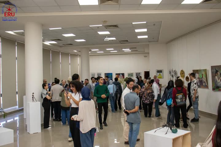 "الفن للجميع".. الجامعة المصرية الروسية تفتتح أول معرض طلابي للفنون التشكيلية 1 الجامعة المصرية الروسية تفتتح أول معرض طلابي للفنون التشكيلية