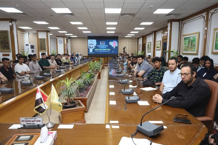 رئيس جامعة المنيا في حوار مفتوح مع الطلاب الوافدين.. نعد ببيئة تعليمية جاذبة ودعم متواصل 11 رئيس جامعة المنيا