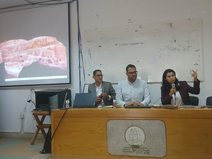 آثار عين شمس تنظّم ورشة عمل حول تمويل المشروعات البحثية والمنح الدولية 9 آثار عين شمس