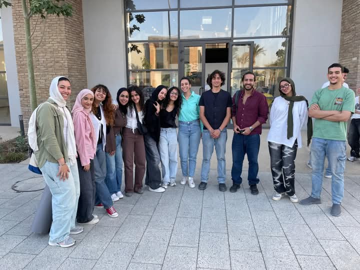 طلاب الفنون الجميلة بالجامعة المصرية الروسية