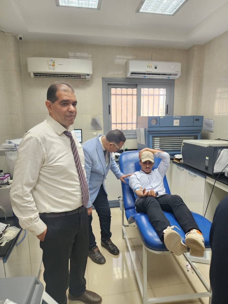 FB IMG 1747232576063 المكتب الأخضر في طب قصر العيني طلاب جامعة كفر الشيخ يتسابقون في العطاء: حملة تبرع بالدم تنقذ الأرواح موقع في الجامعة