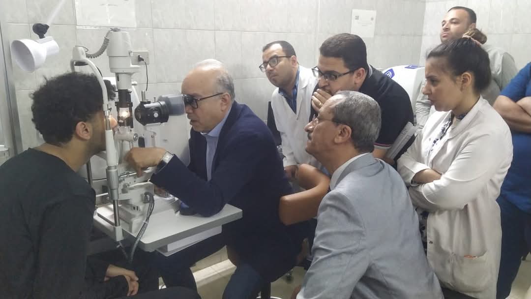 FB IMG 1747387184196 العيون جراحات ومحاضرات متقدمة لأطباء العيون بأسيوط بقيادة خبير دولي في الجلوكوما موقع في الجامعة