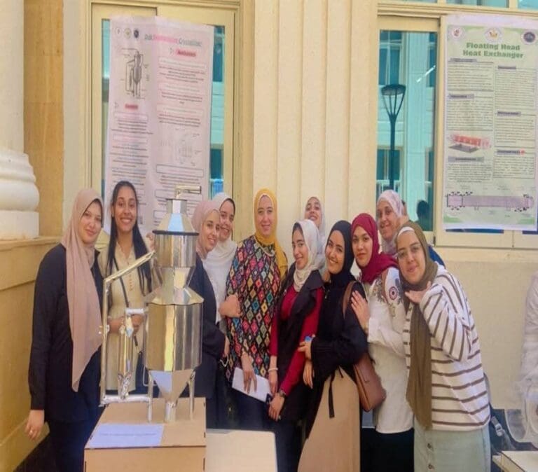 طلاب صيدلة المنصورة الأهلية يحاكون أجهزة دوائية مجسمًا ويشرحونها بالذكاء الاصطناعي 13 FB IMG 1747476772190 القبول طلاب صيدلة المنصورة الأهلية يحاكون أجهزة دوائية مجسمًا ويشرحونها بالذكاء الاصطناعي موقع في الجامعة