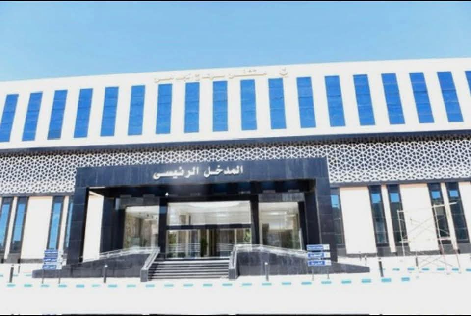 FB IMG 1747486115290 طفل "معجزة طبية في سوهاج".. إنقاذ طفل من الموت بعد اختراق سيخ حديدي لرقبته ووجهه بمستشفى الجامعة موقع في الجامعة