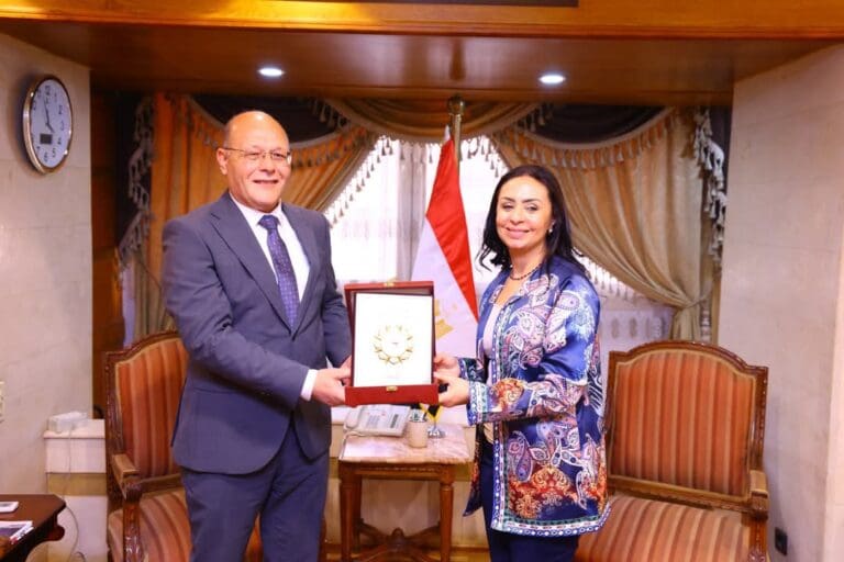 وزيرة التضامن تتعهد بتوفير 50 فرصة عمل لطلاب جامعة سوهاج ومركز جديد لعلاج الإدمان 9 وزيرة التضامن تتعهد بتوفير 50 فرصة عمل لطلاب جامعة سوهاج ومركز جديد لعلاج الإدمان