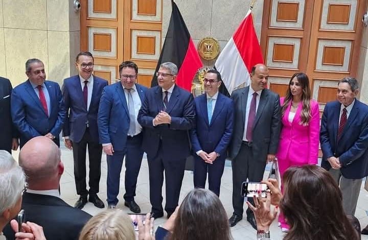 FB IMG 1747721218108 الدجوي "مصر تدعو للاستثمار".. السفير المصري في برلين يستعرض فرصًا واعدة أمام الشركات الألمانية موقع في الجامعة