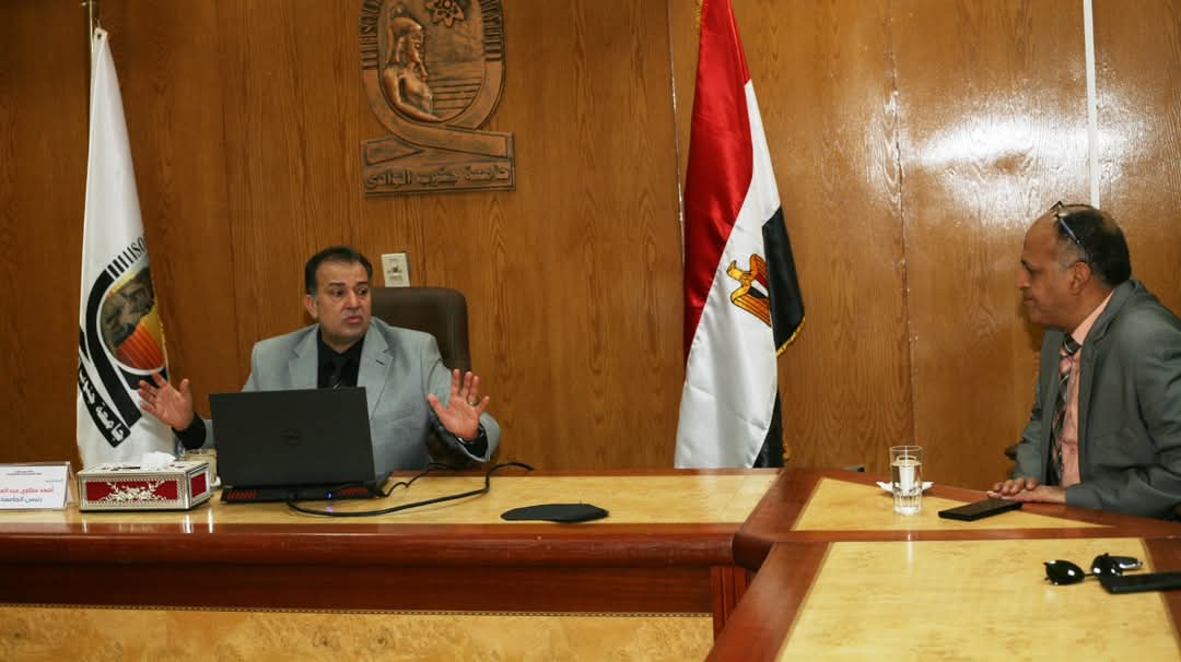 رئيس جامعة جنوب الوادي يناقش وضع تصور لاستغلال موارد صندوق الخدمة بالمستشفيات الجامعية 1 FB IMG 1747742440027 جنوب الوادي رئيس جامعة جنوب الوادي يناقش وضع تصور لاستغلال موارد صندوق الخدمة بالمستشفيات الجامعية موقع في الجامعة