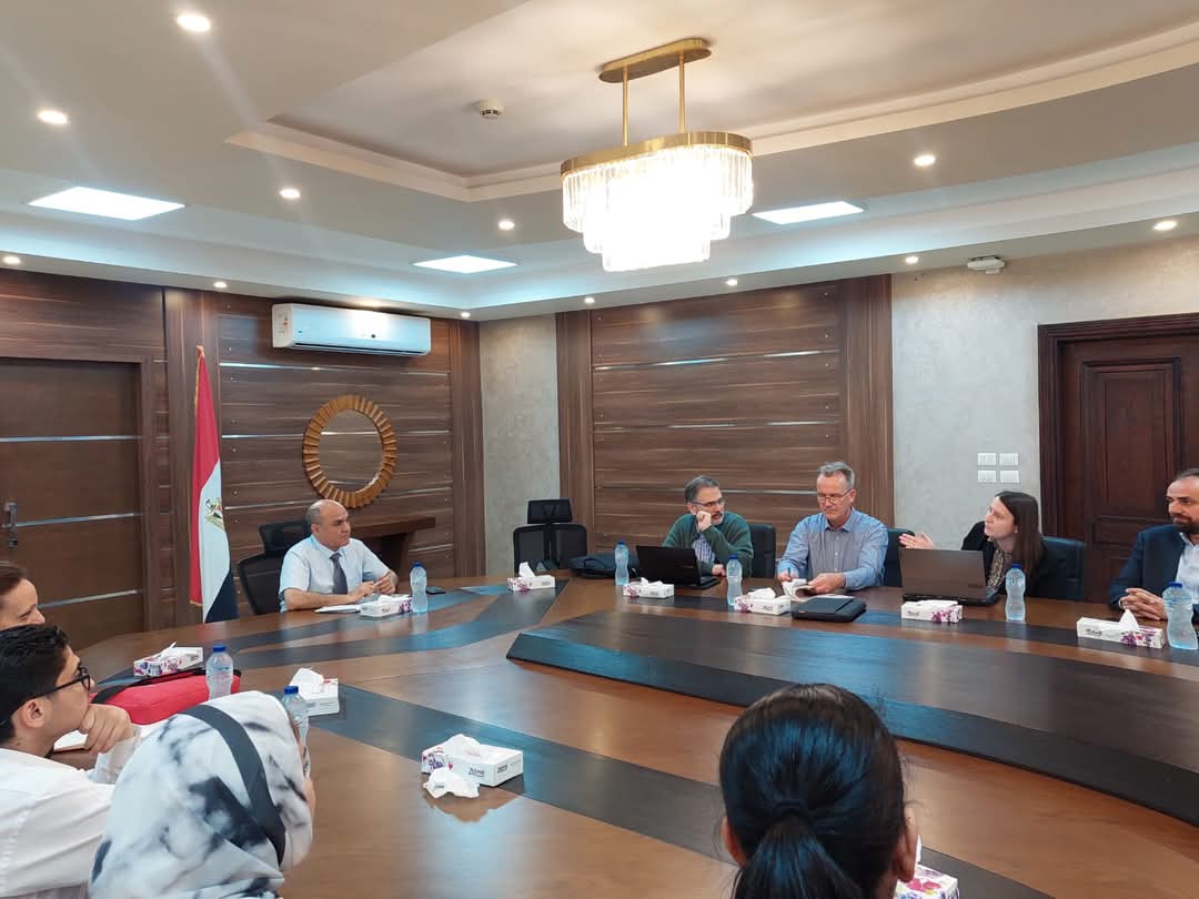 FB IMG 1747744300738 جامعة القاهرة جامعة القاهرة الجديدة التكنولوجية تبحث سبل تحديث المناهج مع وفد من مؤسسة Human Study الدولية موقع في الجامعة