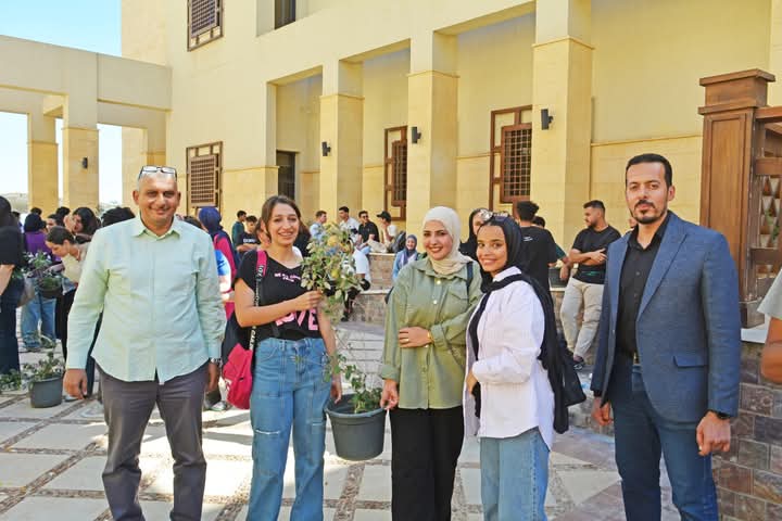 جامعة الملك سلمان الدولية تطلق مبادرة "الجذور الخضراء" لتعزيز التوعية البيئية 1 طلاب جامعة الملك سلمان