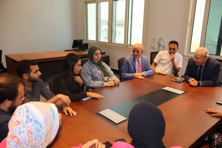 قيادات جامعة حلوان الأهلية تجتمع بطلاب "التصميم الداخلي البيئي" وتُعلن دعمًا كاملًا لمشروعاتهم 1 طلاب جامعة حلوان الأهلية