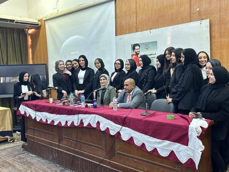 طلاب شعبة العلاقات العامة في كلية الآداب بجامعة الزقازيق تناقش مشروعات التخرج 7 FB IMG 1747903250824 هندسة المنصورة طلاب شعبة العلاقات العامة في كلية الآداب بجامعة الزقازيق تناقش مشروعات التخرج موقع في الجامعة