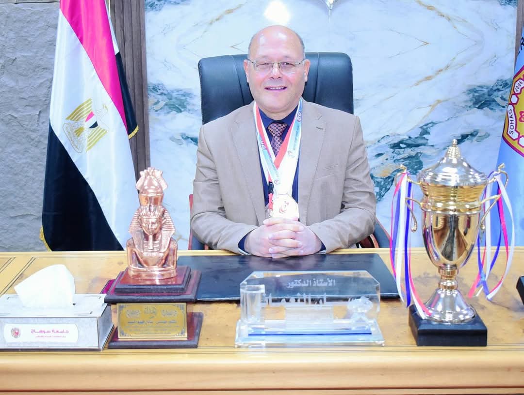 بعد تألقهم أمام الجامعات.. رئيس جامعة سوهاج يكرم أبطال كمال الأجسام بعد فوزهم بالمركز الأول فى الشهيد الرفاعي الـ 52 1 FB IMG 1747920240671 الجامعات بعد تألقهم أمام الجامعات.. رئيس جامعة سوهاج يكرم أبطال كمال الأجسام بعد فوزهم بالمركز الأول فى الشهيد الرفاعي الـ 52 موقع في الجامعة