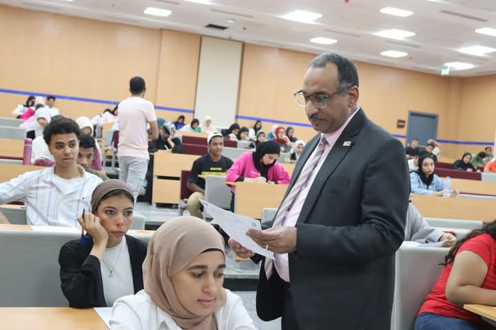 رئيس جامعة طيبة التكنولوجيا يُشيد بالانتظام الكامل لامتحانات الفصل الدراسي الثاني 1 رئيس جامعة طيبة التكنولوجيا يُشيد بالانتظام الكامل لامتحانات الفصل الدراسي الثاني