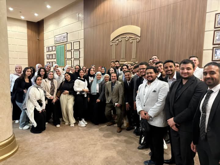 وفد من كلية الإدارة والاقتصاد بالجامعة المصرية الروسية يزور مقر البورصة المصرية