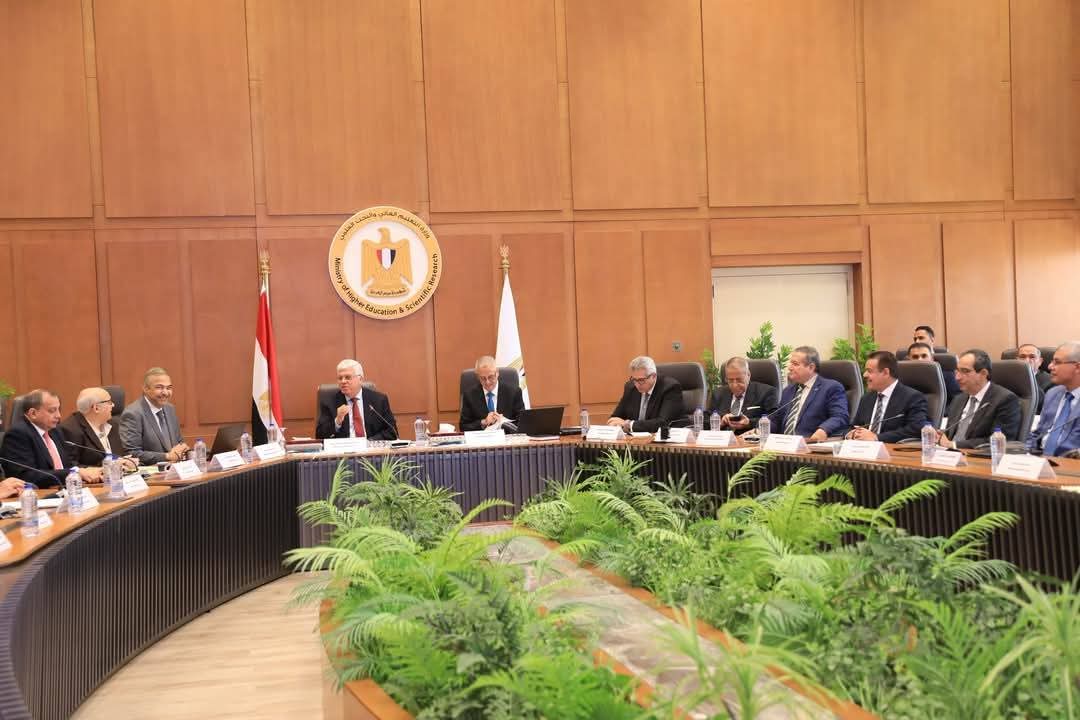 FB IMG 1748421767893 خلال رئيس جامعة المنصورة الأهلية يشارك في اجتماع مجلس الجامعات الأهلية برئاسة وزير التعليم العالي موقع في الجامعة